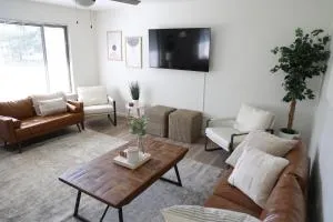 5-BR Serene Retreat Near CLE* Dogs welcome! - نورث أولمستيد