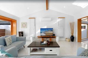 Waterfront Family Entertainer