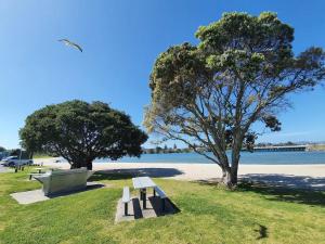 Tauranga Villa - Big, Beautiful Villa on the Water!
