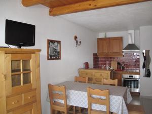 Appartements Appartement Saint-Chaffrey , 3 pieces, 6 personnes - FR-1-762-4 : photos des chambres