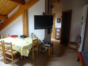 Appartements Charmant 2 Pieces + Coin Montagne - Parking Prive, WiFi, Proche Pistes - FR-1-762-31 : photos des chambres