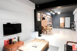 Huzi Room