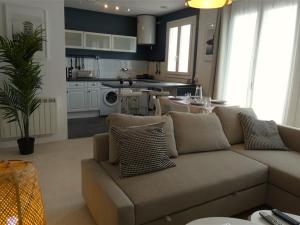 Appartements Appartement Moderne 2 Ch. - Proche Plage - Box WiFi - Tout Confort - FR-1-323-280 : photos des chambres