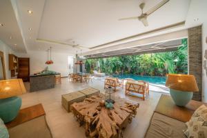 Villa Cuatro : Amazing 3BR Villa in Seminyak - Perfect Location