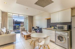 De Waterkant Studio Apartment, fully furnished and equipped