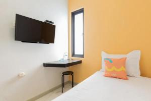 Sans Hotel Box Mansion Surabaya by RedDoorz