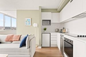 The Norfolk - A Bright Beachside Hideaway with Pool