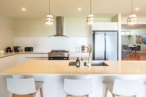 On The Corso - Sun-soaked Serenity with Lake Access