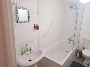 Shepherds Bush Apartment