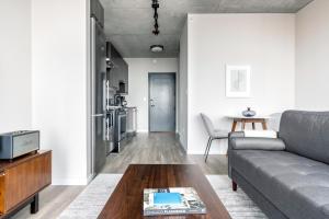 W Loop Studio w Pool Gym nr Restaurant Row CHI-283