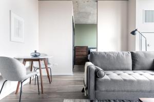 W Loop Studio w Pool Gym nr Restaurant Row CHI-283