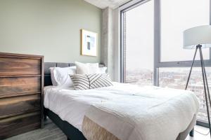 W Loop Studio w Pool Gym nr Restaurant Row CHI-283