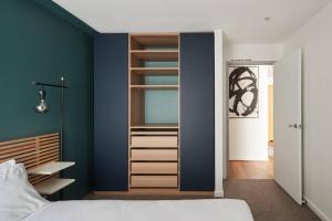 Cosmo Corner - Tranquil Vibes over South Melbourne