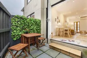 La Maison - Parisian Charm moments from High Street - Balwyn