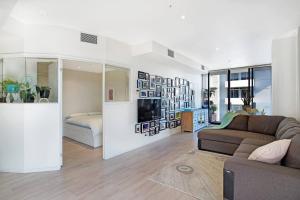 The Looking Glass - Sub-Penthouse Style in the CBD