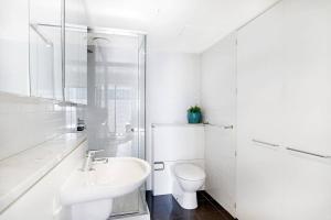 The Looking Glass - Sub-Penthouse Style in the CBD