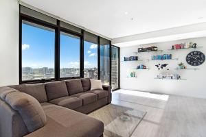The Looking Glass - Sub-Penthouse Style in the CBD