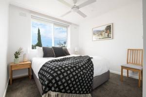 The Lookout - Sunny St Kilda Contemporary