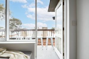 The Lookout - Sunny St Kilda Contemporary