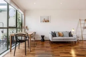 The Sunroom - Minimalist Chic moments from Chapel St - Prahran