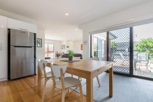 Trendy and Spacious Brunswick Stay with Outdoor Deck