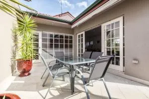 The Poppy - Townhouse Chic with Country Flair - Hawthorn