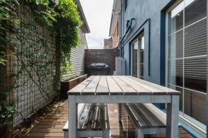 Big Blue - A Sunny Escape near Port Melbourne Beach