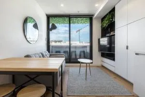 Collingwood Charm - Centrally Located with Balcony - Collingwood