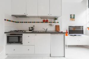 Stylish Treetop Escape on Buzzing Swanston Street