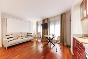 Bravissimo Plaça Catalunya Studio, Monthly Apartment