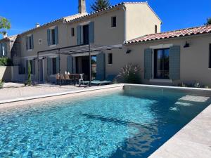 Villas Le Mazet d'Ernestine - Piscine et Cheminee : photos des chambres