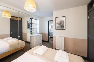 2 Castle Mews