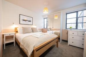 2 Castle Mews
