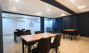 FabHotel SR Palace