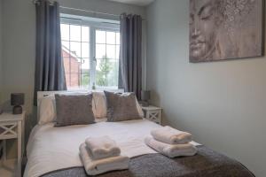 Hereford - Woodpecker House - Comfortable Modern House Located in South Hereford - Sleeps 6 - Perfect for Accessing Hereford Enterprise Zone in Rotherwas - Hosted By RENTMYHOUSE
