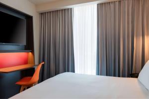 Family Connecting Rooms room in Hampton by Hilton Ashford International