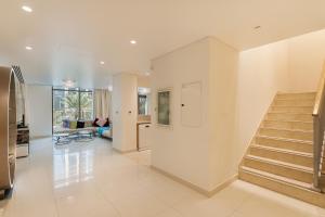 Chic 2BR Duplex, Huge Balcony High-End Furniture - Allsopp&Allsopp
