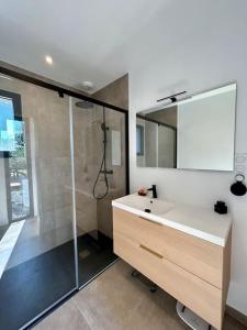 Villas Villa neuve contemporaine avec piscine : photos des chambres