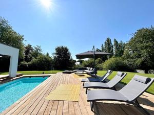 Villas Villa neuve contemporaine avec piscine : photos des chambres