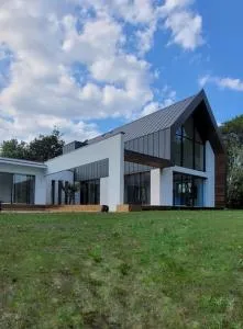 Villa neuve contemporaine avec piscine - 富埃南