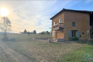 Maisons de vacances Les Sarments du Beaujolais, vue, piscine, terrasse : photos des chambres