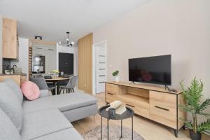 Nowoczesny Apartament z Balkonem i Parkingiem w Centrum Wrocławia by Renters