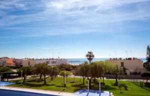 apartamento con vistas al mar a pocos metros de la playa