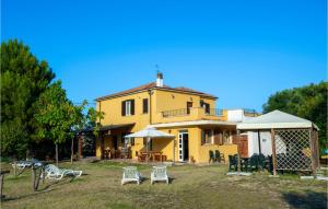 obrázek - Beautiful Home In Roseto Degli Abruzzi With 5 Bedrooms And Wifi