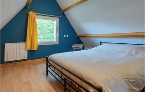 Maisons de vacances Stunning Home In Livet-sur-authou With 2 Bedrooms 2 : photos des chambres