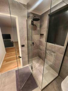 Secluded Bayside Oasis With Modern Comfort By The Coast