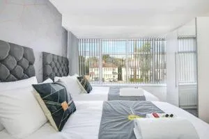 SCA-Big House 9min to NEC - Sleeps 7 - Park 3 vans - 马斯顿格林