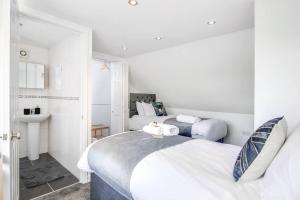 SCA-Big House 9min to NEC - Sleeps 7 - Park 3 vans