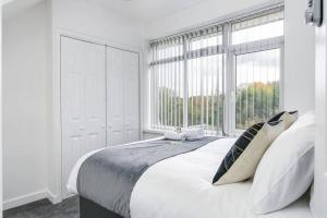 SCA-Big House 9min to NEC - Sleeps 7 - Park 3 vans