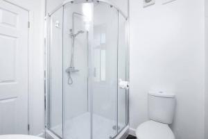 SCA-Big House 9min to NEC - Sleeps 7 - Park 3 vans